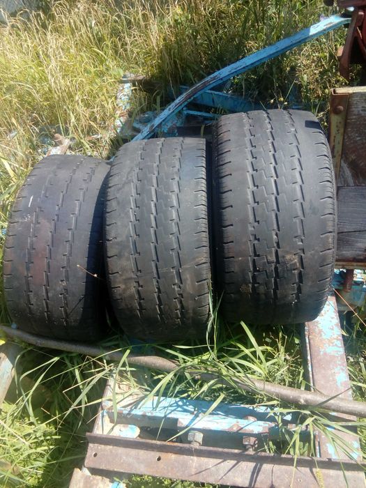 Vand remorca după tractorsi cauciucuri de remorca