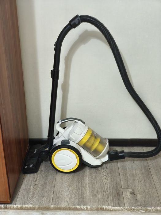 Пылесос Karcher.