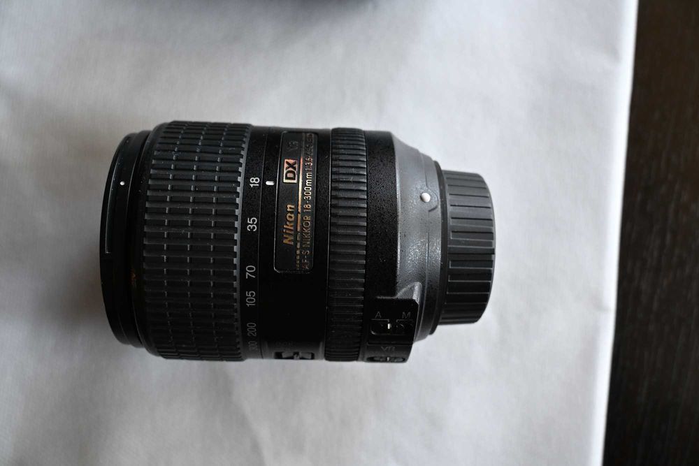 Set aparat foto DSLR Nikon D5300 si 2 obiective Nikon VR