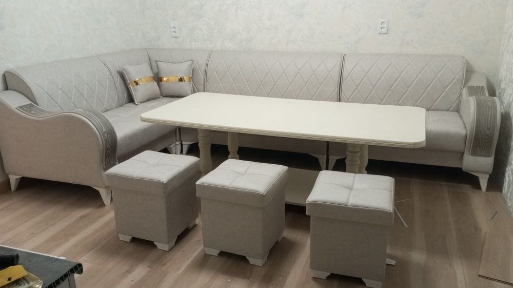 Кухонный уголок гостиной уголок