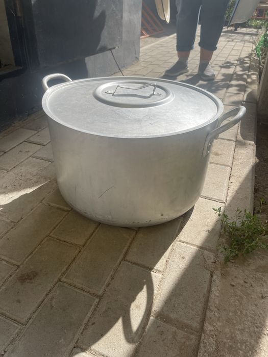 Кастрюли 2 штуки.