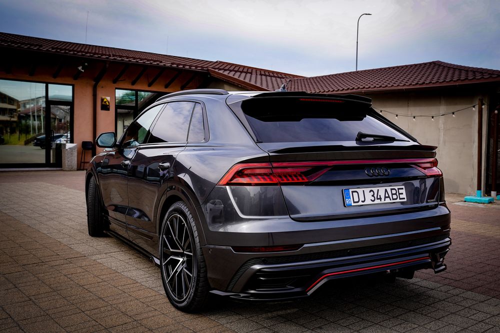 Vand Audi Q8 accept si Variante