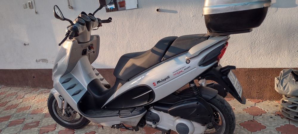 Malaguti phantom max 250
