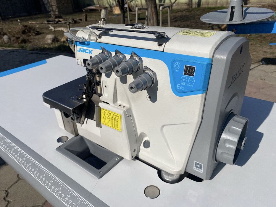 Оверлок jack E4s 4-х ниточный