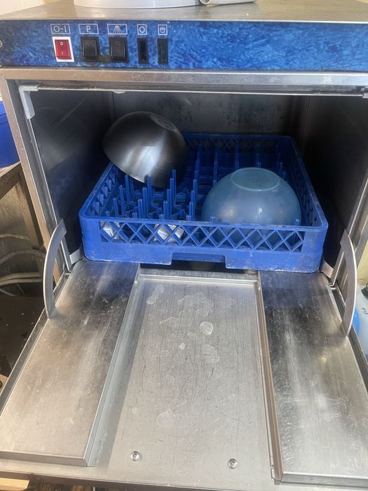 Продавам професионална миална машина