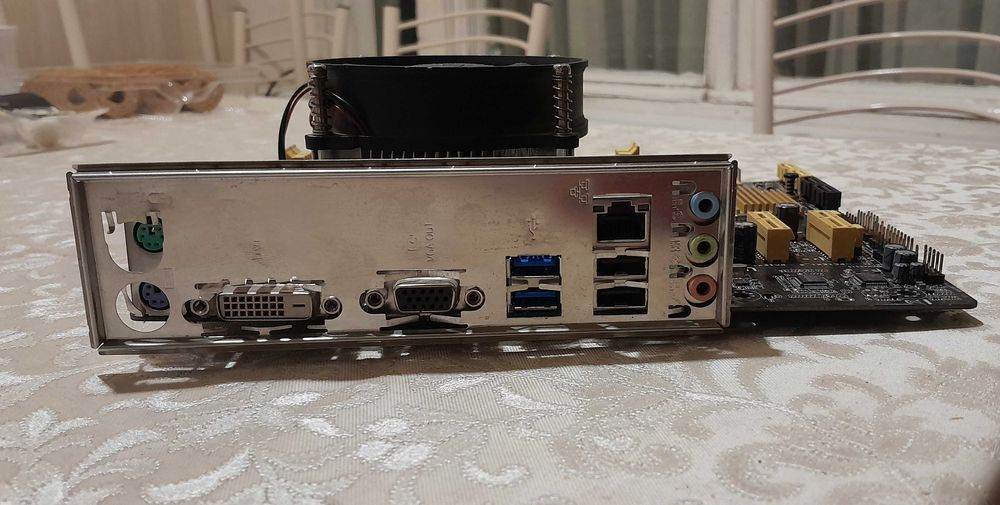 Материнская плата с процессором