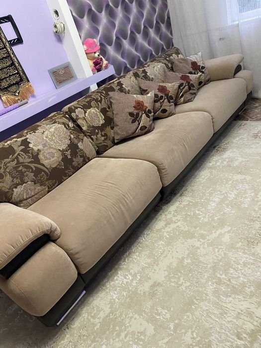 Угловой диван для гостиной , цвет шоколадка