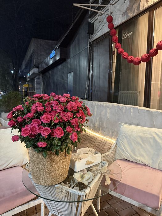 Кустовые розы в корзине, Алматы