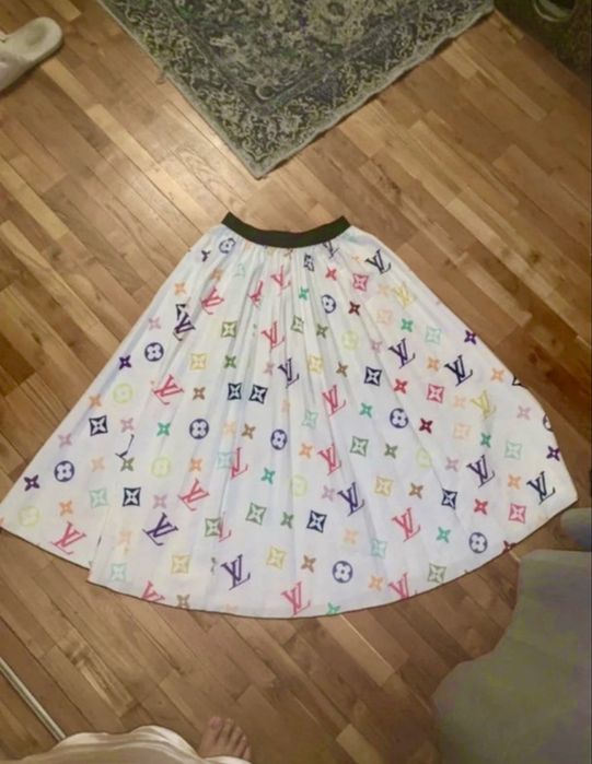 Fuste de vara model LV Murakami si Fendi