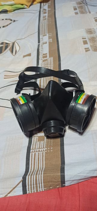 Продам маску противогазовую.