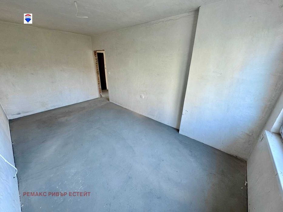 Продава се Тристаен апартамент в Русе, Център - 95 кв.м за 2011 €/кв.м - Снимка #3