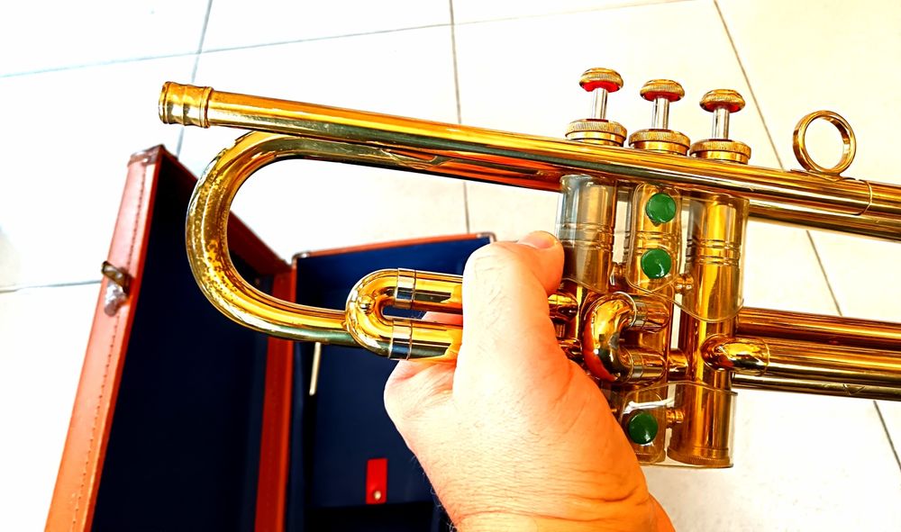 Тромпет Zelmer със сурдина и мундщук