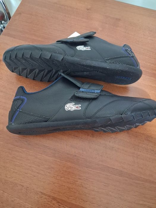 Vând adidasi La Coste