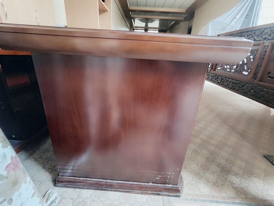 Oʻfis stoli, Xittoy, yaxshi holatda, komplekt yana bitta stoʻl, tumba