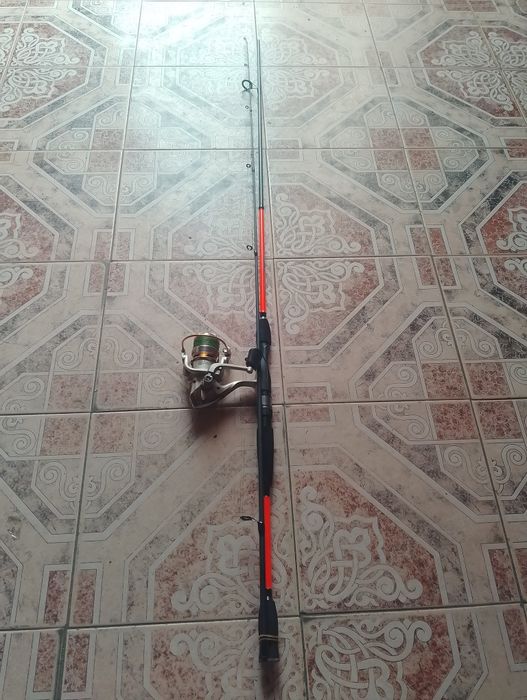 Продавам Спинингова Въдица