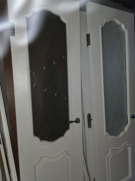 Двери           .