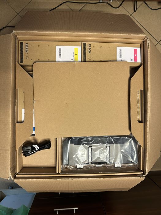 Imprimanta noua color profesionala epson pro em c800 rdwf