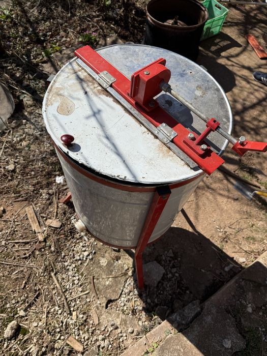 Центрофуга за мед