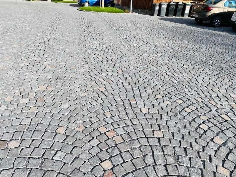 Piatra cubică montată impecabil–Lasă grădina pe mâna profesioniștilor!