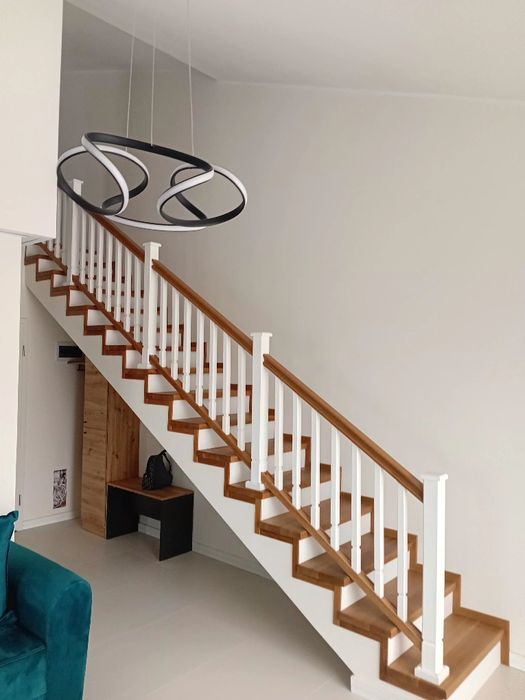Închiriez apartament 3 camere(penthouse)