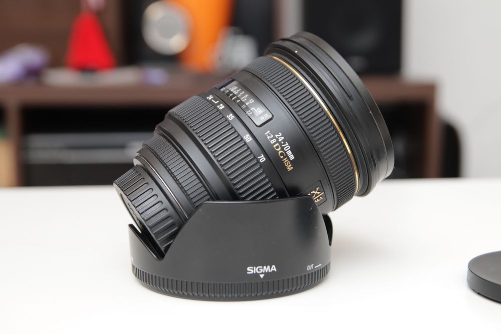 Obiectiv Sigma 24-70mm f/2.8 IF EX DG HSM (Montură Canon EF) - Stare Perfectă