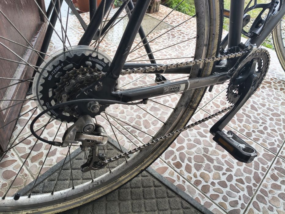 Bicicletă Trekking roți 28 și transmisie nouă.