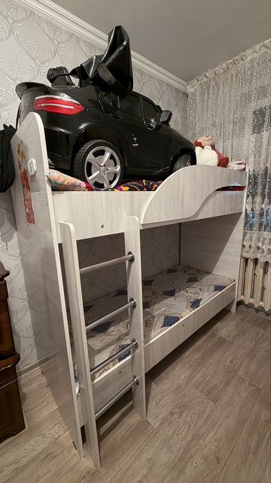 Детская двухъярусная кровать в хорошом состоение
