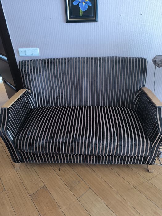Продам диванчик и кресло