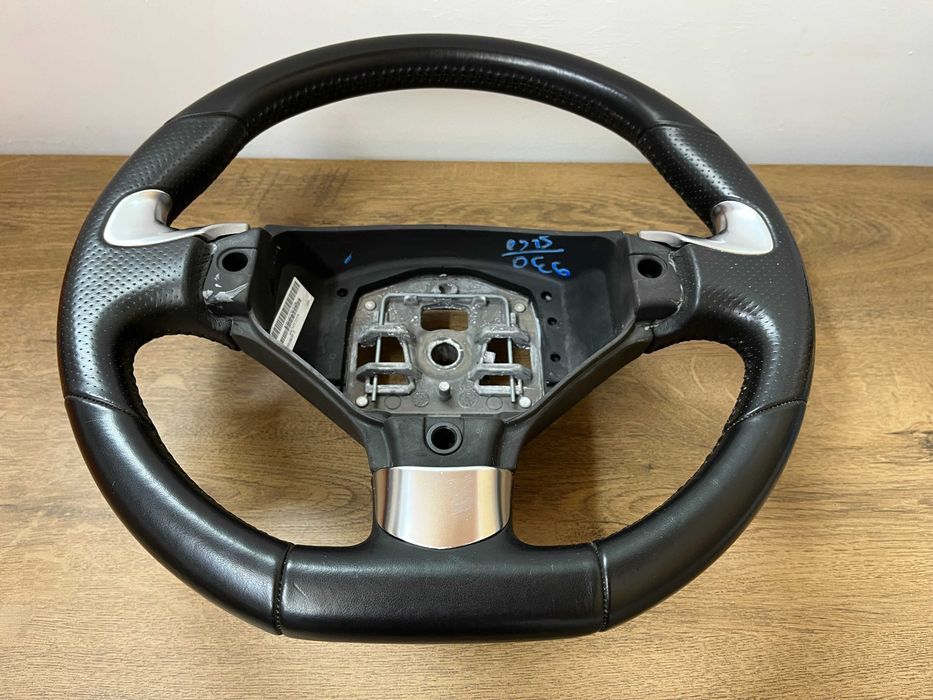 Оригинални с перфорирана кожа волани Peugeot 3008 Пежо pejo