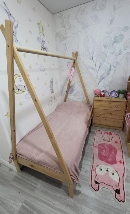 Комплект мебели в детскую
