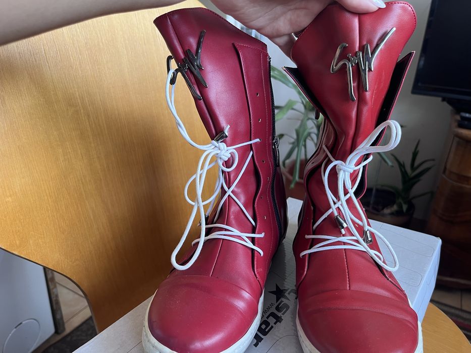 Червени високи кецове