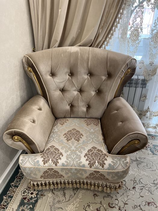 Продам мягкий уголок( диван +2 кресла)