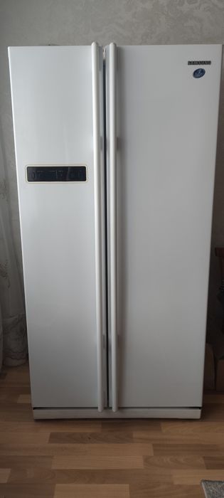 Холодильник Samsung