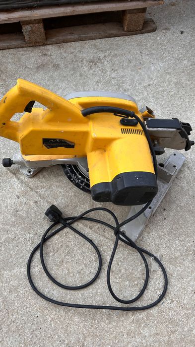 Настолен циркуляр DEWALT