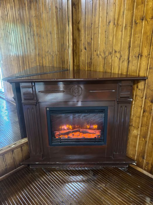 Semineu electric de colț, 2 kw, impecabil.