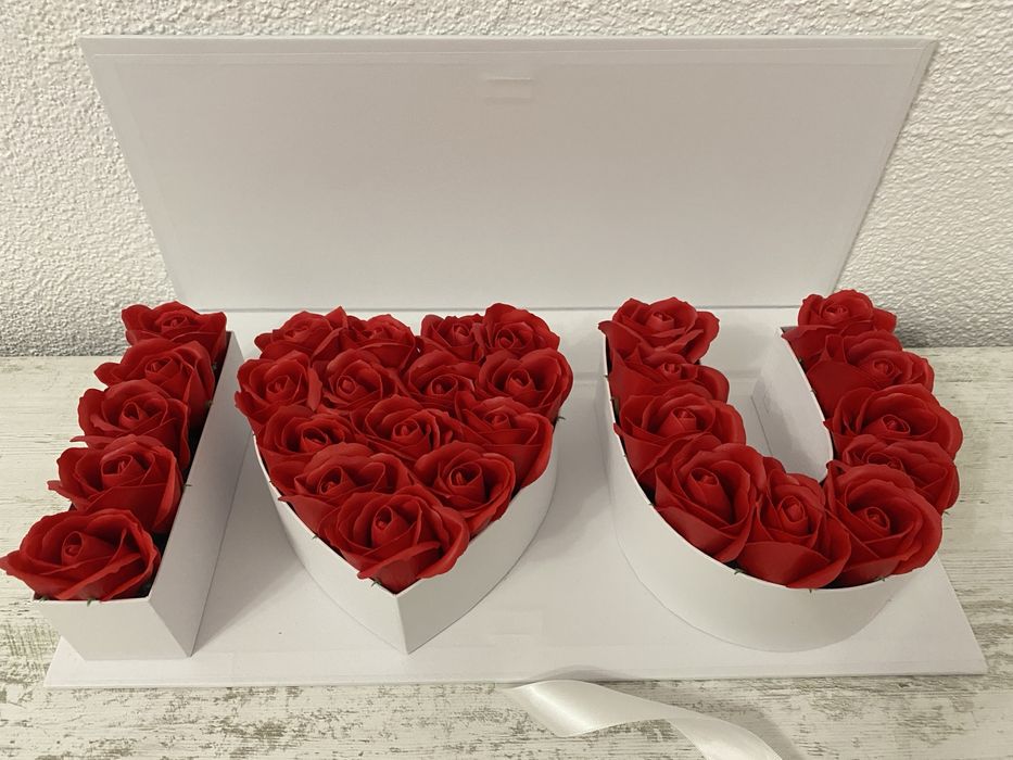 Подаръчка кутия със сапунени рози