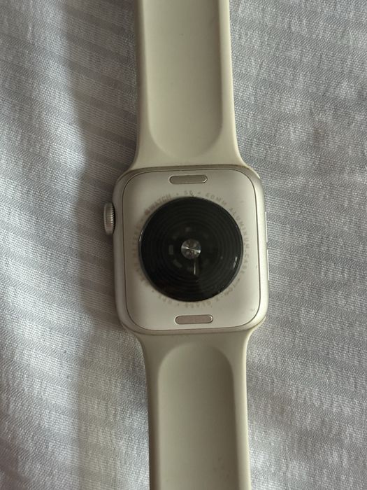 Продам Apple Watch SE 2 Gen (2023)