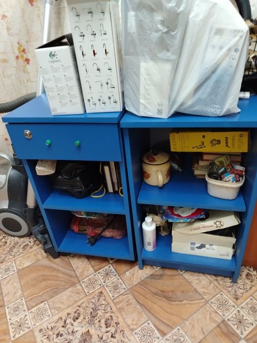 Столы, тумбочки,шкафы