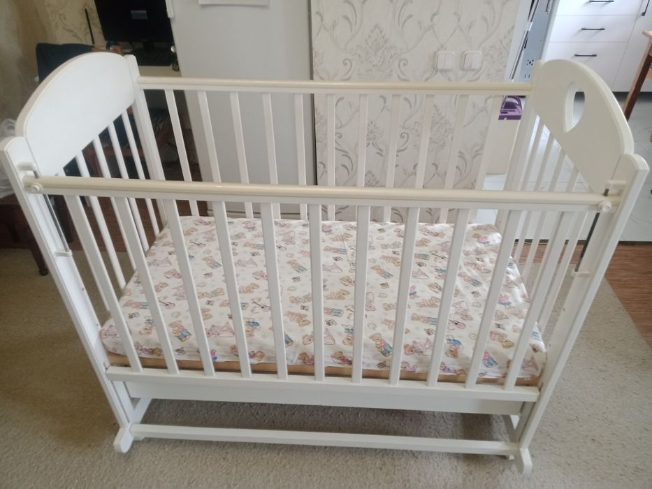 Детская деревянная кроватка