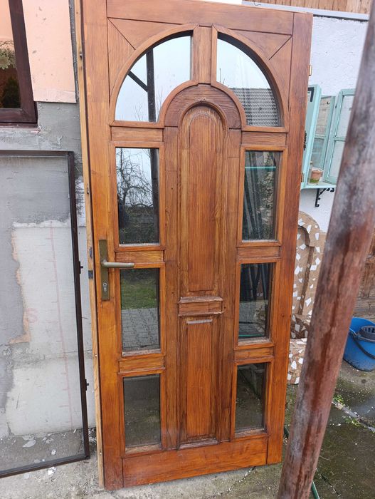 Usa de intrare din stejar