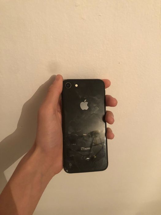 Iphone 8 за 25к продаеться