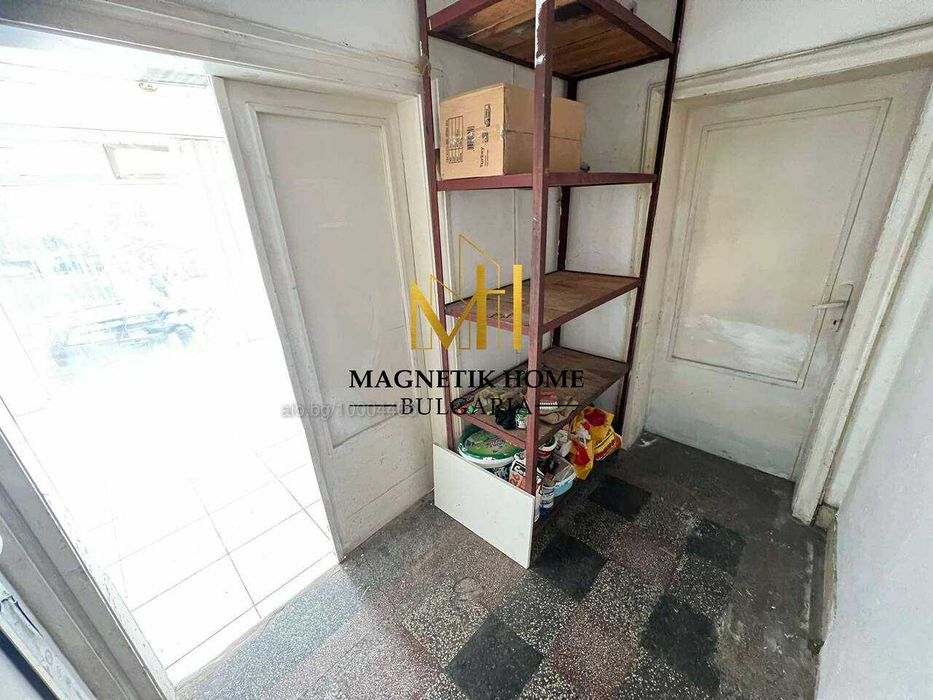 Голямо ъглово помещение с 3 отделни стаи срещу ”Краснодар”