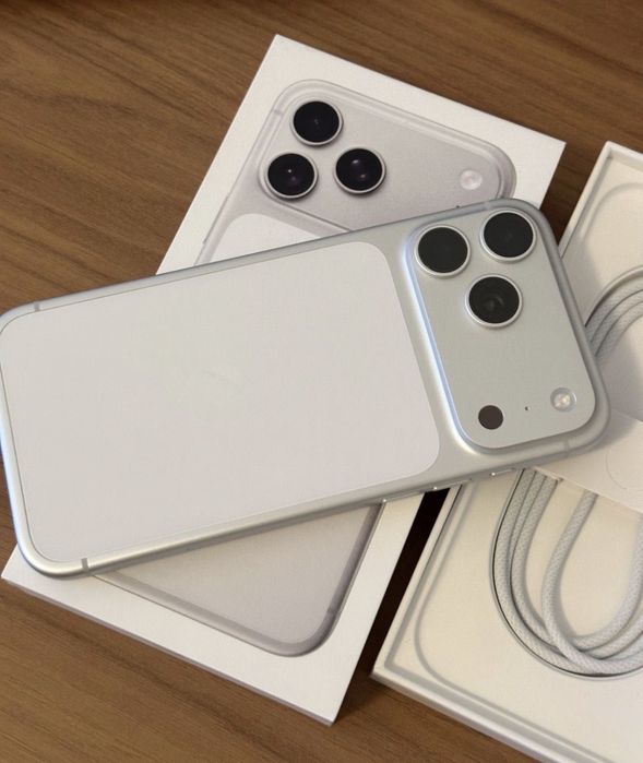 iPhone 17 PRO MAX cu 100% Bateria