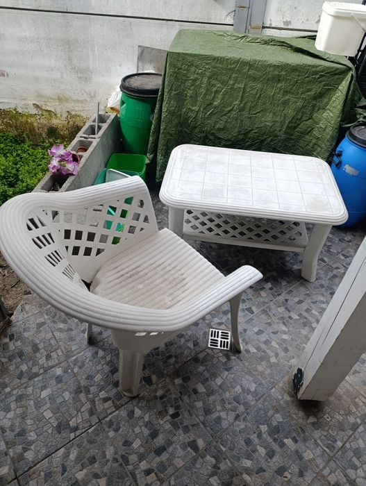 Пластмасови столове и маси