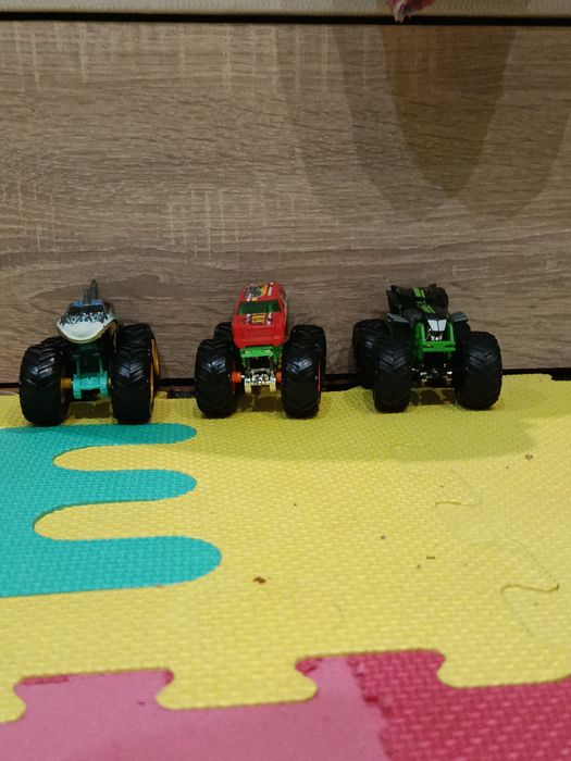 Играчки монстъртръкове хотлилс