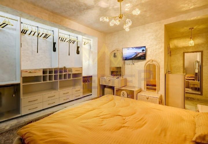 Дава се под наем Тристаен апартамент в Варна, Галата - 150 кв.м за 2500 € - Снимка #4