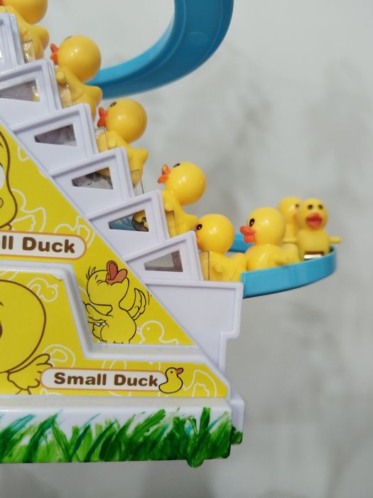 Игрушка ,, уточки на горке"