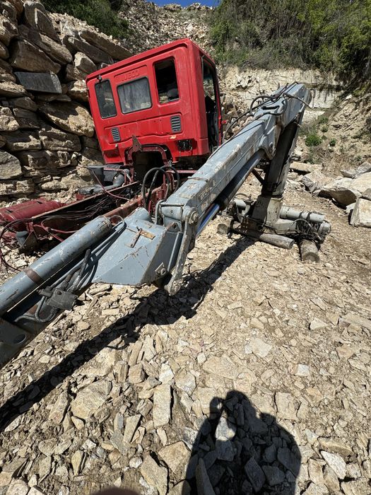 Кран за камиьон///трупарски