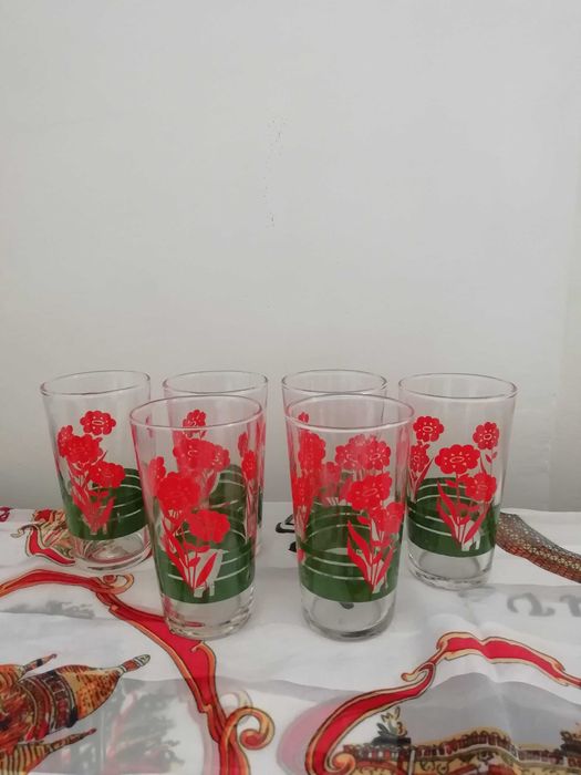 Комплект 6 нови цветни чаши за вода