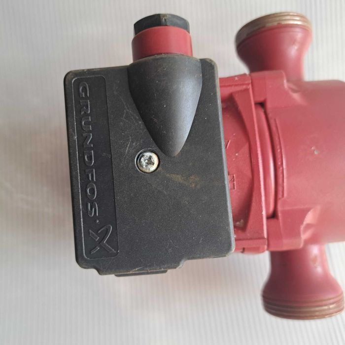 трифазна  циркулационна помпа грундфос UP 20-30 N 150 неръждаема